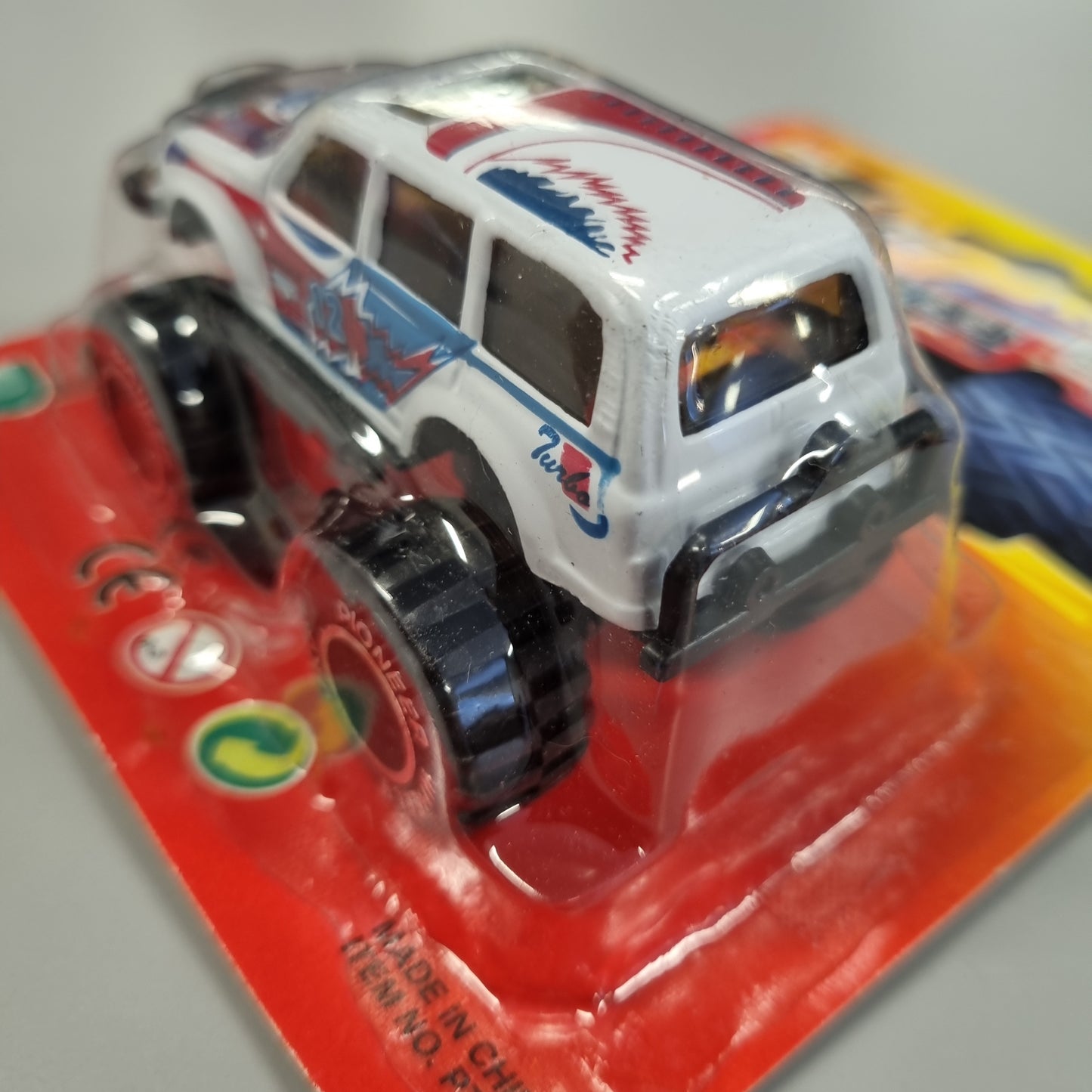 Pioneer 4x4 : pro engine die cast : Toyota Land Cruiser (Retro)