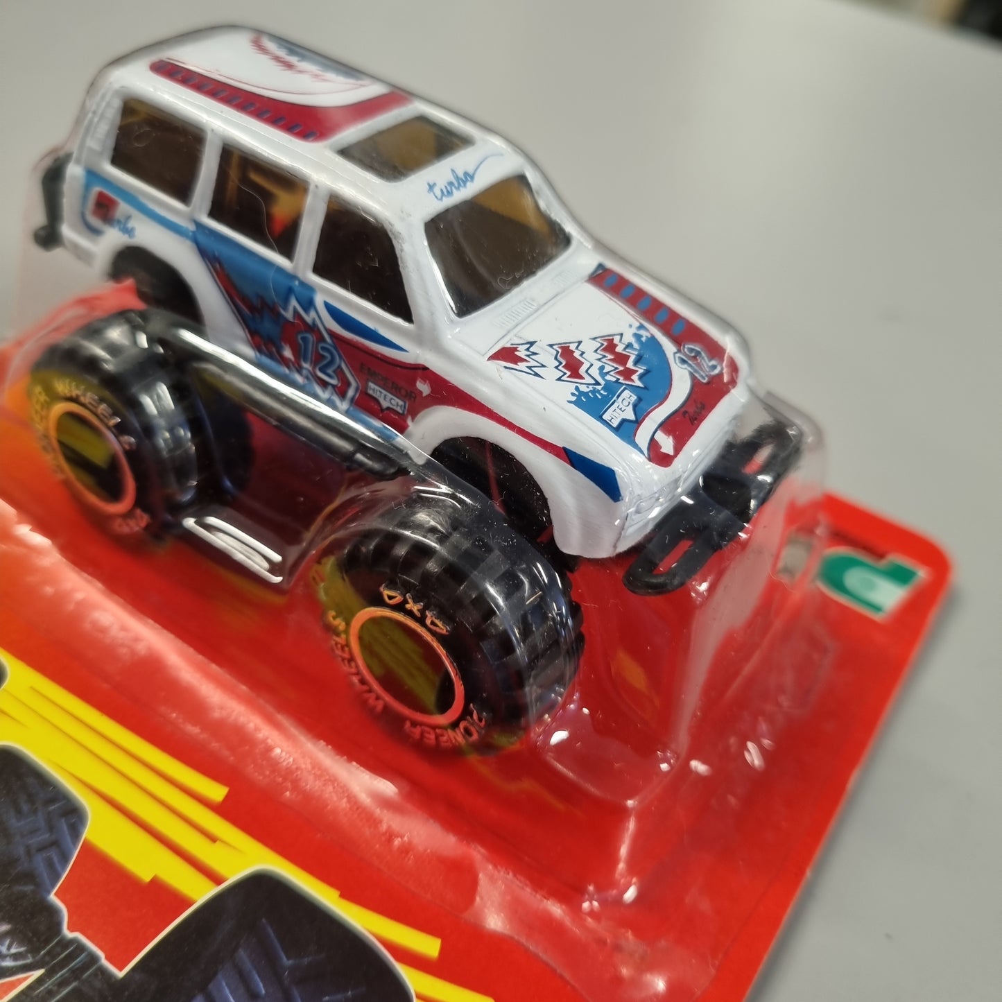 Pioneer 4x4 : pro engine die cast : Toyota Land Cruiser (Retro)