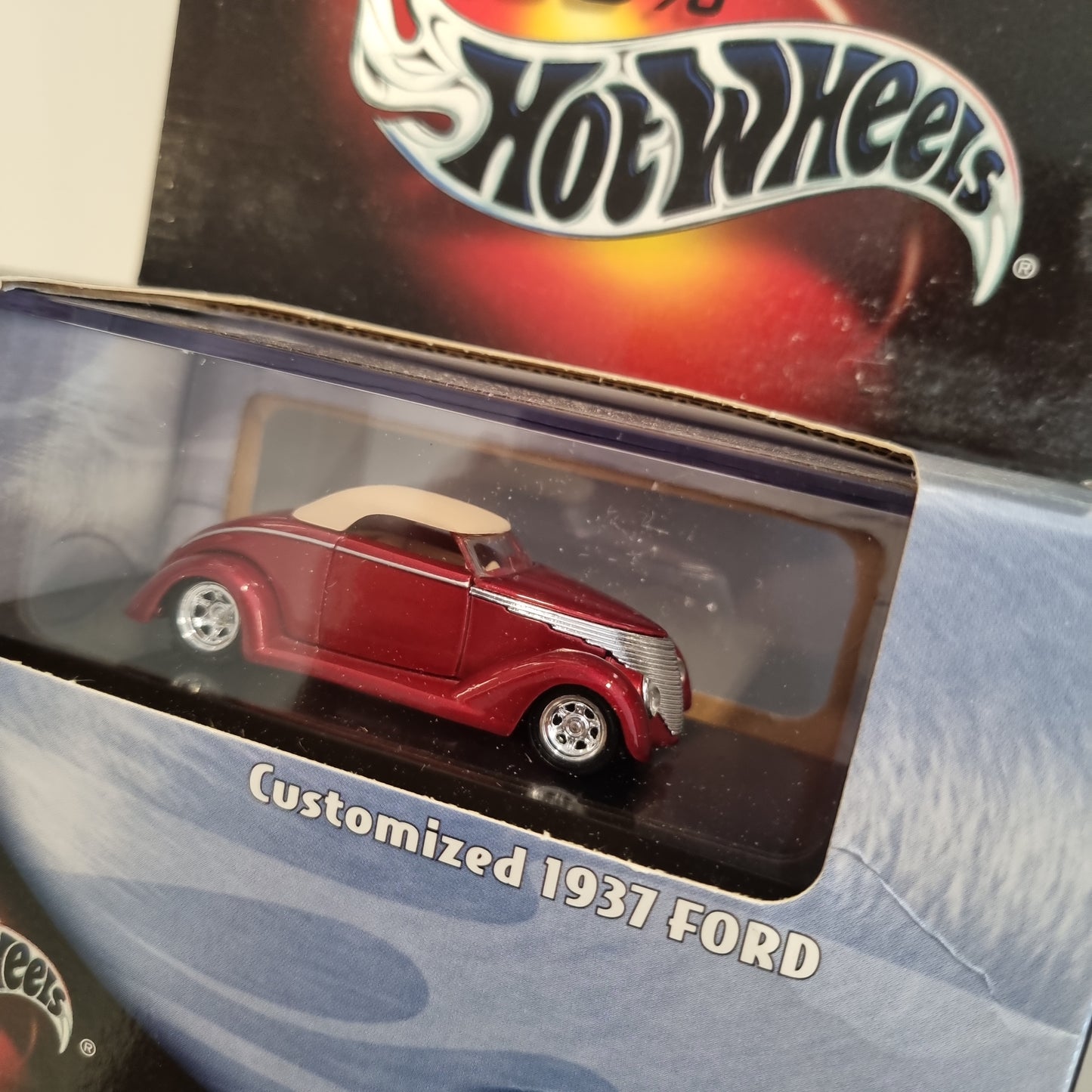 100% Hot wheels (Premium) : Customized 1937 Ford m/Display case