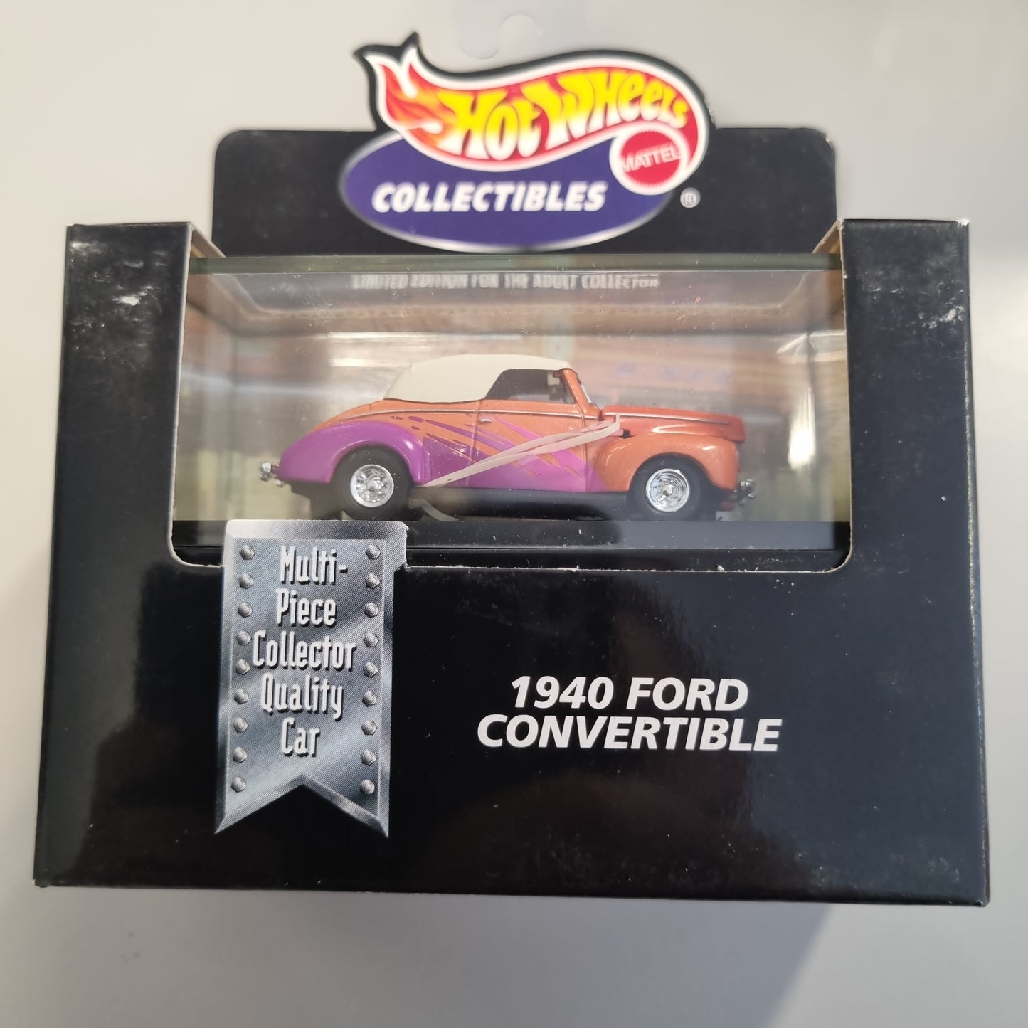 Hot wheels Collectibles (Premium) : 1940 Ford Convertible m/Display case