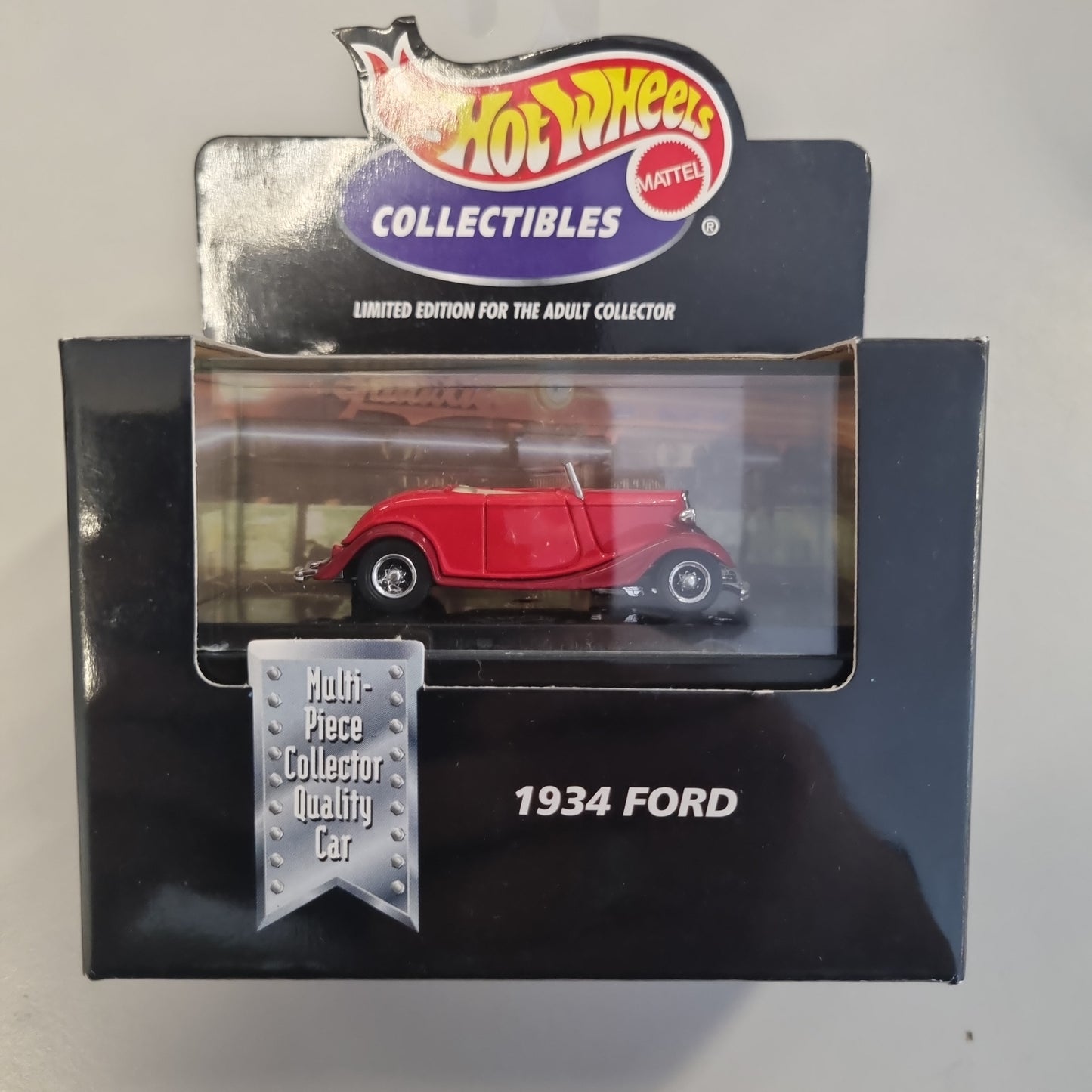 Hot wheels Collectibles (Premium) : 1934 Ford m/Display case