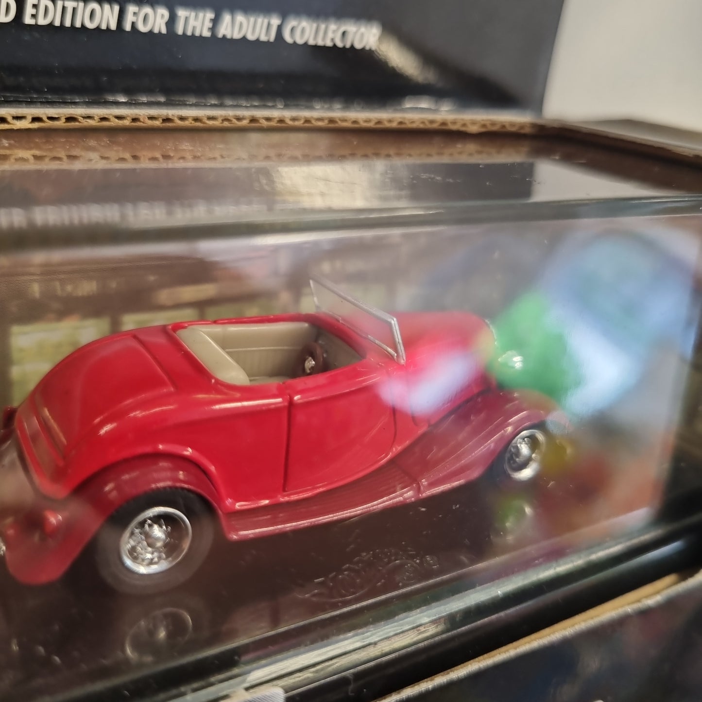 Hot wheels Collectibles (Premium) : 1934 Ford m/Display case