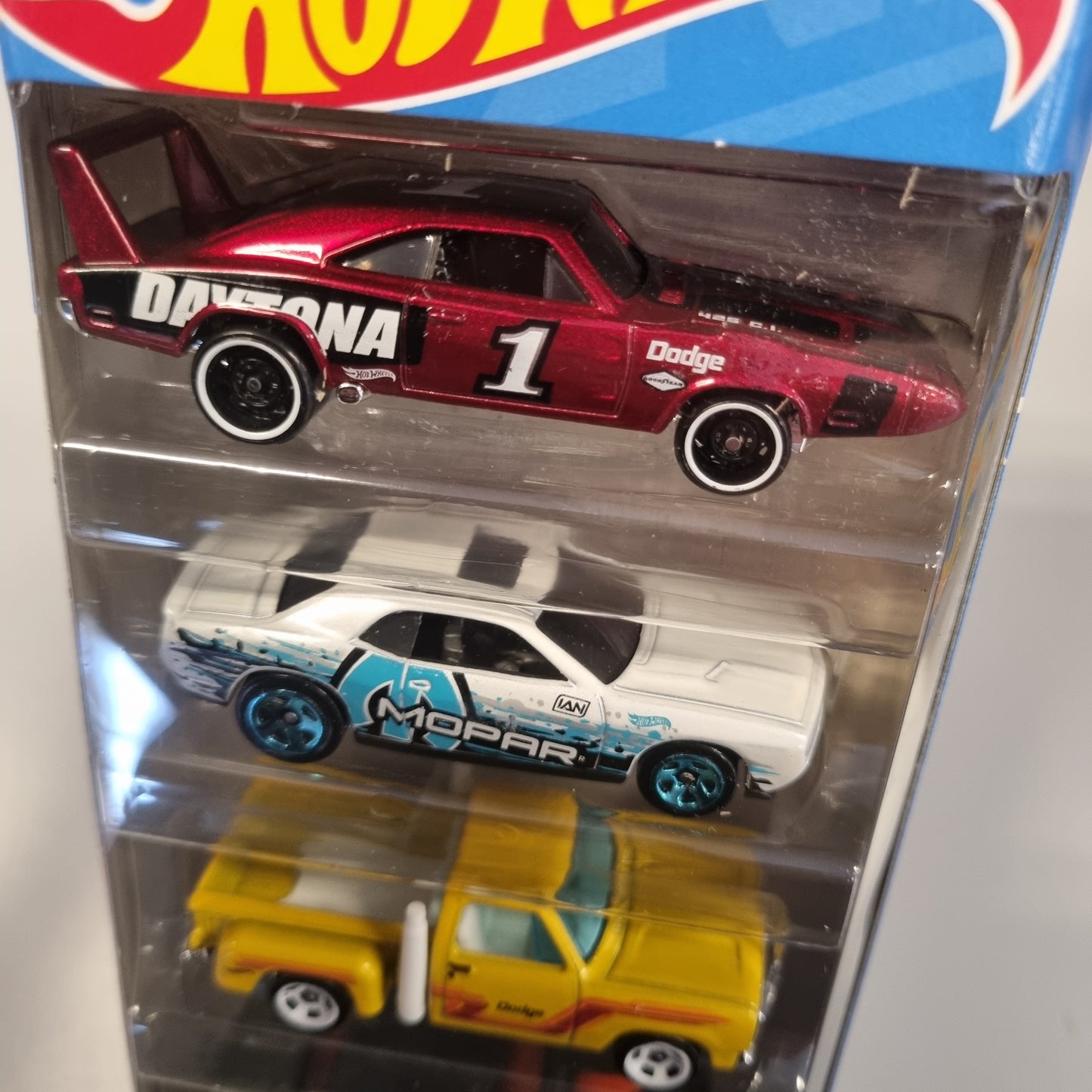 Hot Wheels 5 pack : MOPAR ( Dodge Challenger , Charger , Viper , Li'l Red Express Truck, m.fler)