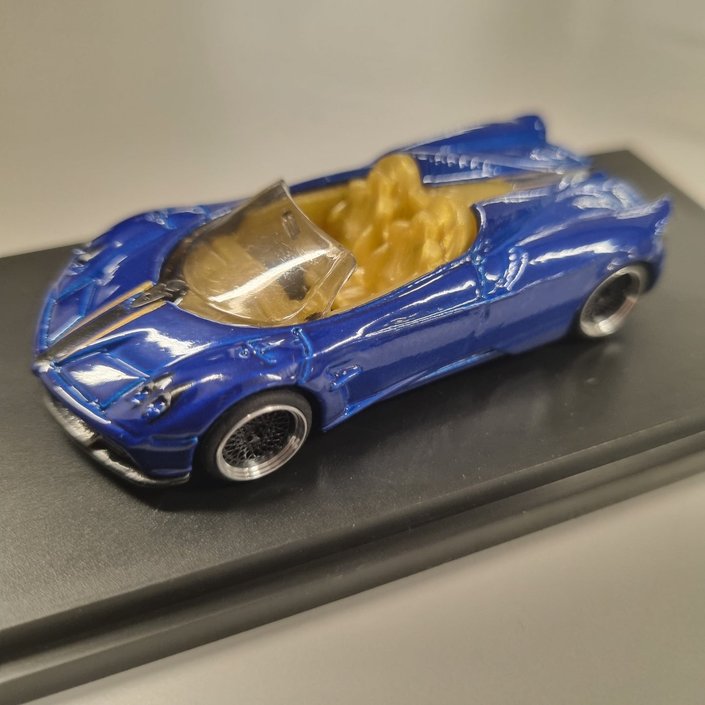 Custom Hot Wheels : Pagani Huayra m/ wheelswap & Display