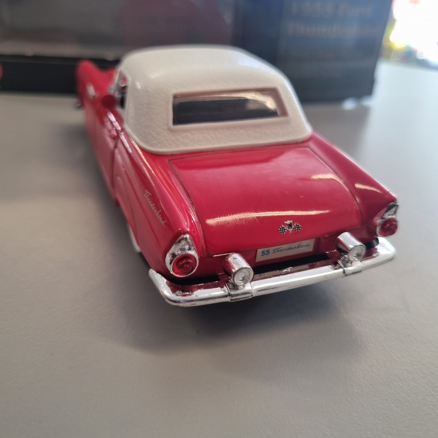 Superior Collectibles 1:36 skala : 1955 Ford Thunderbird