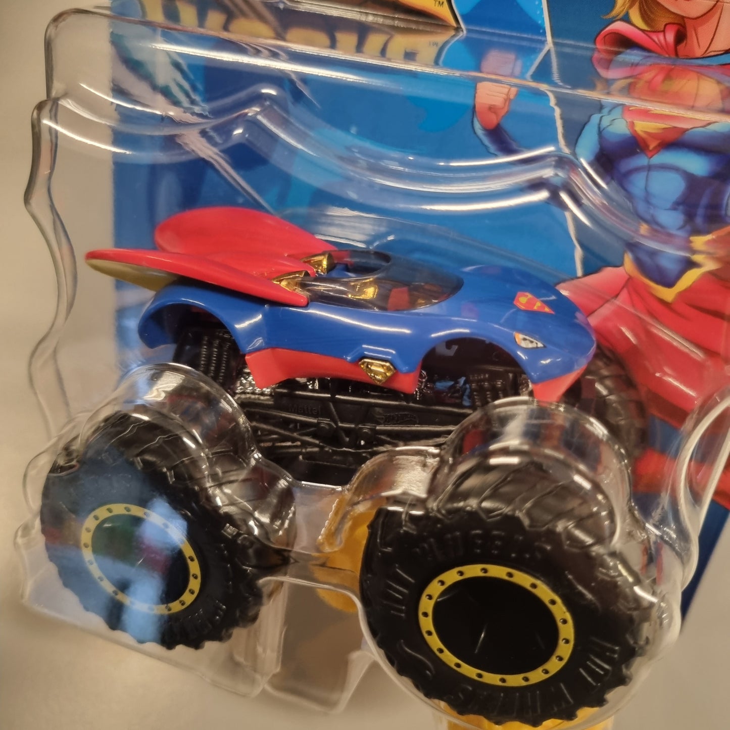 Hot wheels Monster Trucks : SUPERGIRL