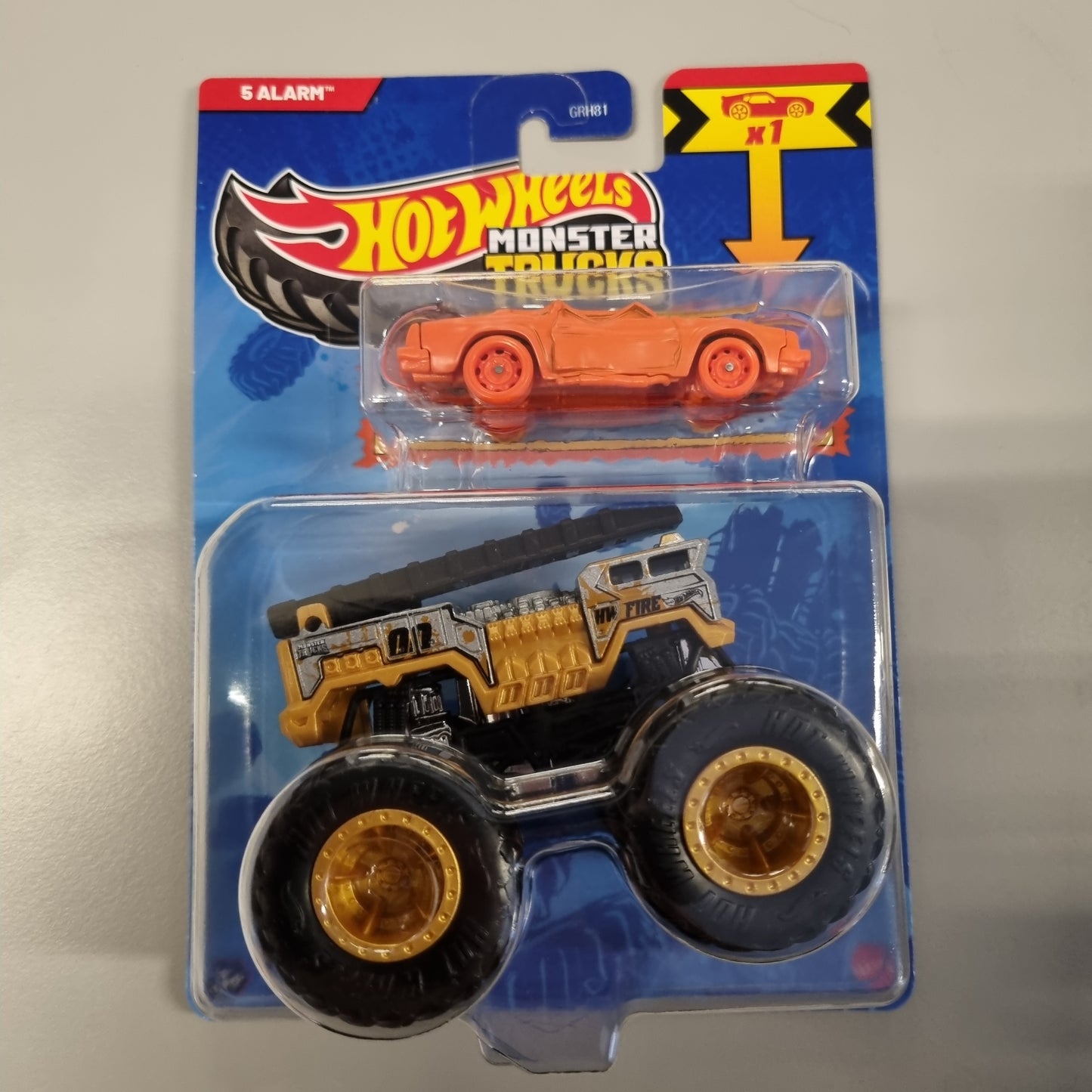 Hot wheels Monster Trucks : Truck & Car : 5 Alarm gull