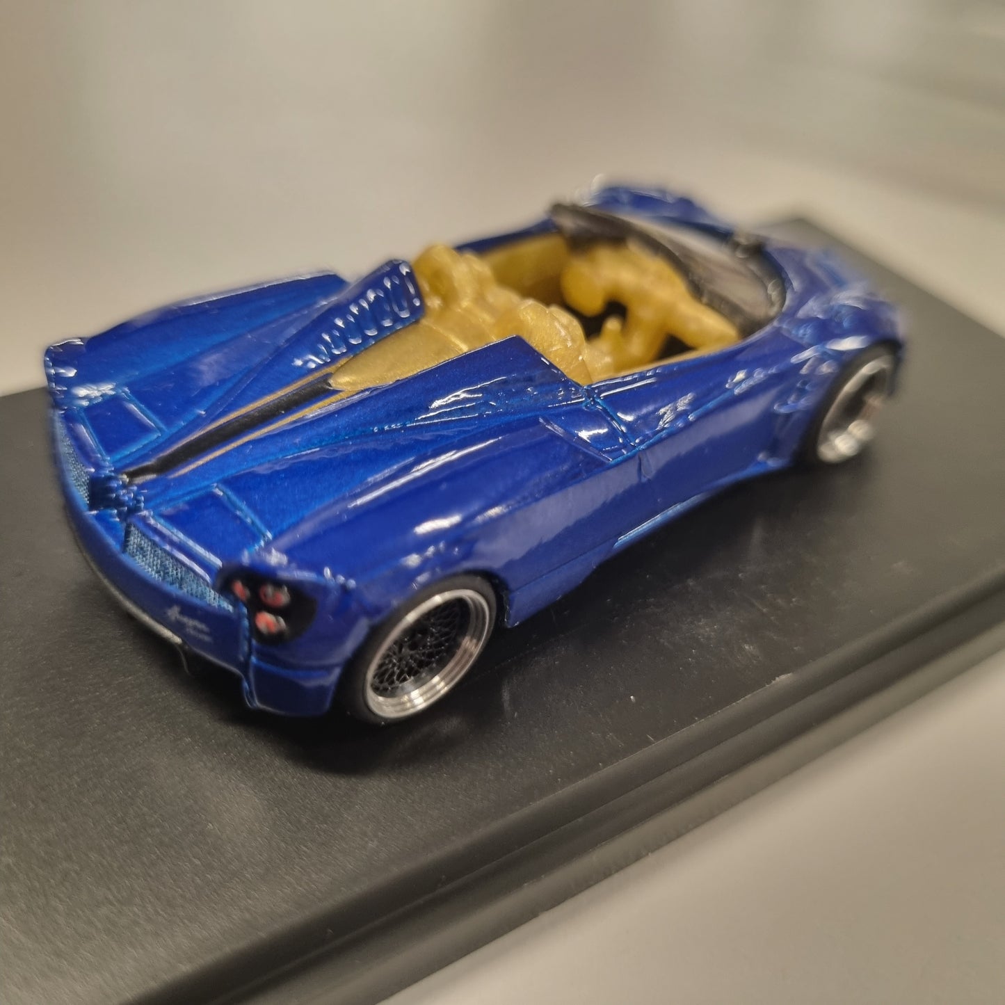 Custom Hot Wheels : Pagani Huayra m/ wheelswap & Display