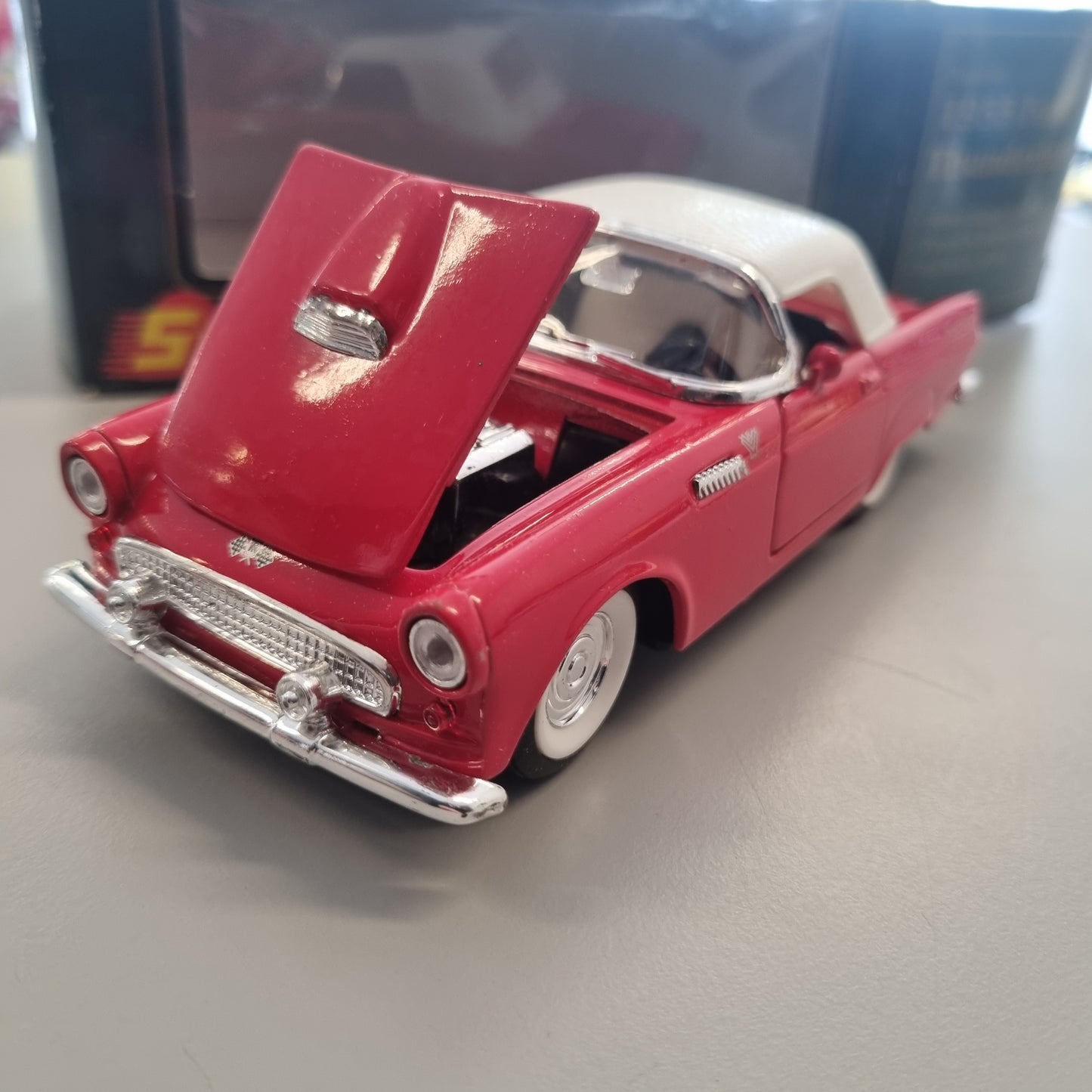 Superior Collectibles 1:36 skala : 1955 Ford Thunderbird