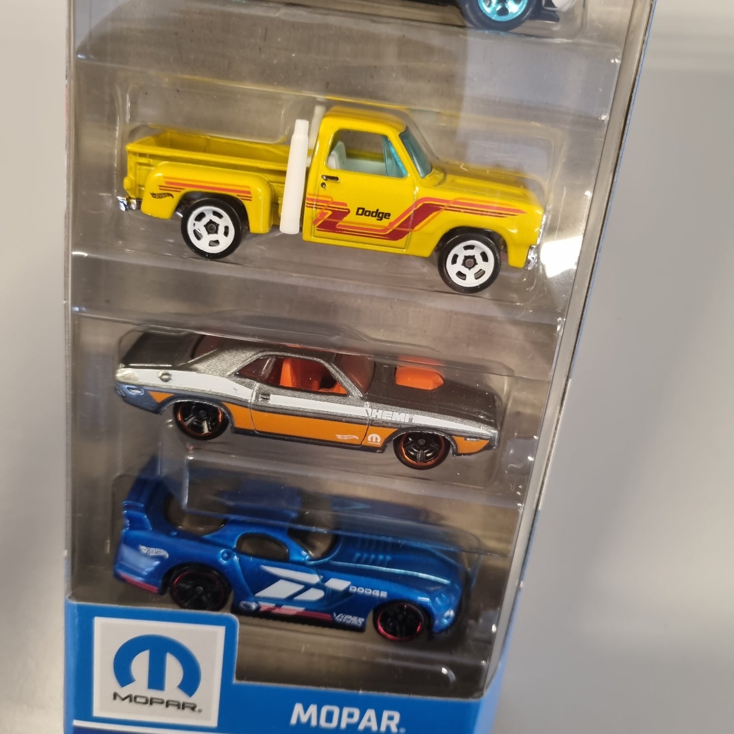 Hot Wheels 5 pack : MOPAR ( Dodge Challenger , Charger , Viper , Li'l Red Express Truck, m.fler)