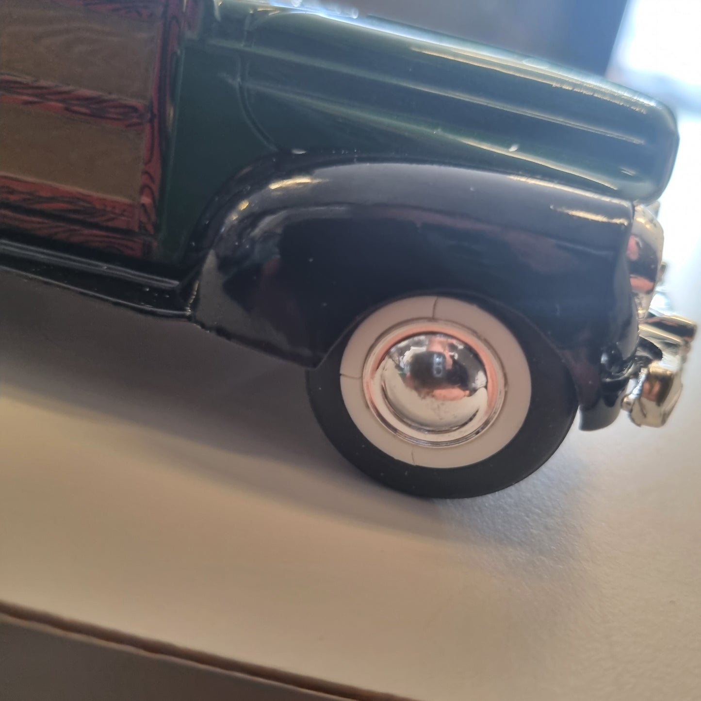 Superior Collectibles 1:36 skala : 1940 Ford Woody Wagon