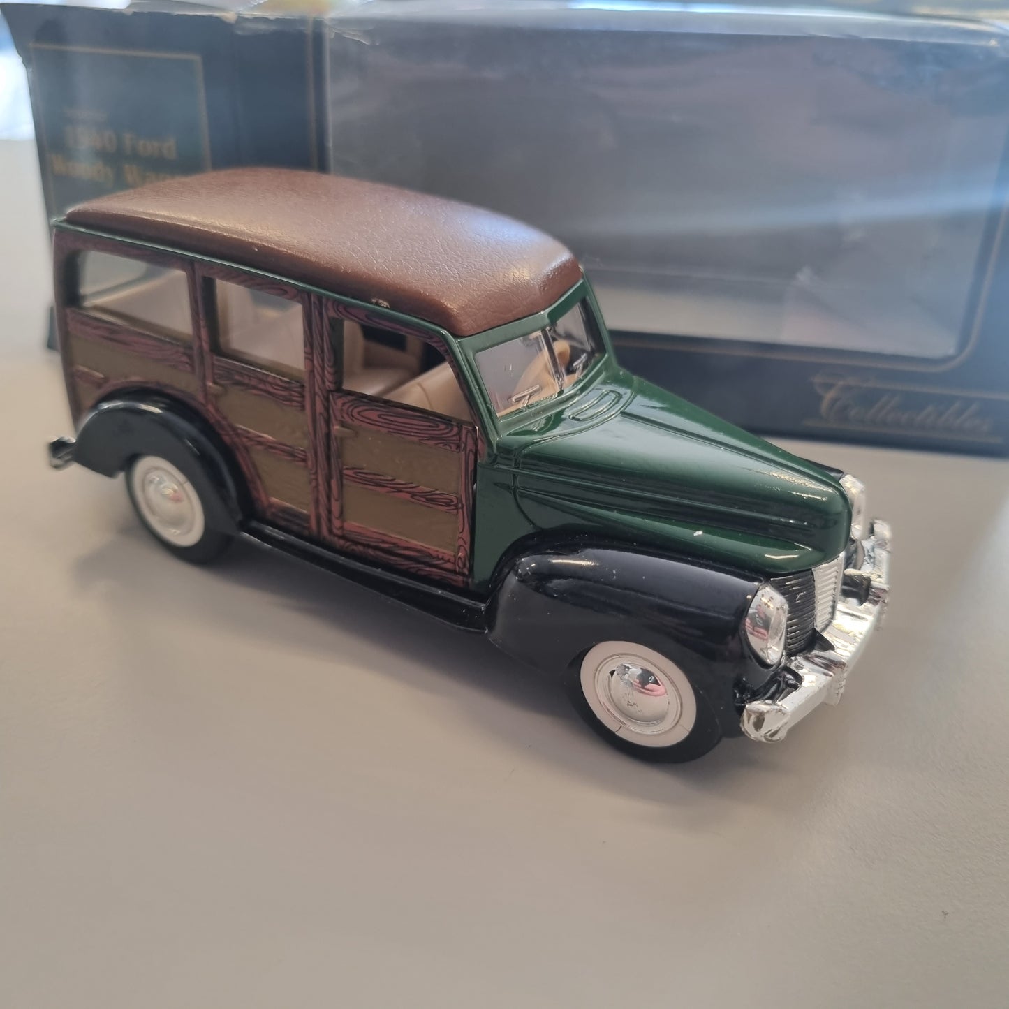 Superior Collectibles 1:36 skala : 1940 Ford Woody Wagon