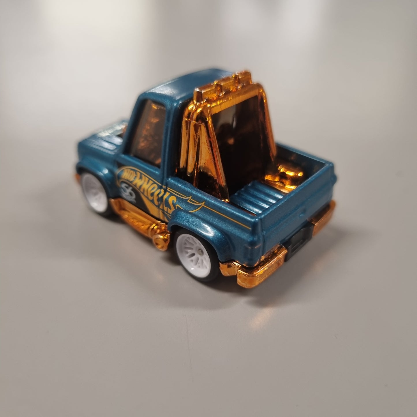 Custom Hot Wheels 56th anv. Toon'd '83 Chevy Silverado