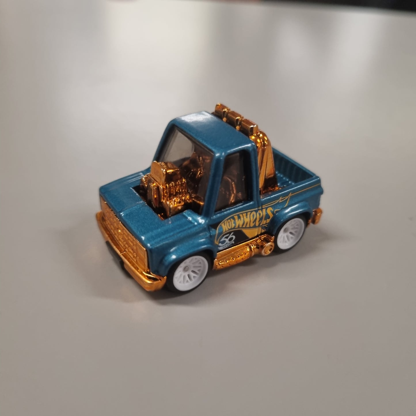 Custom Hot Wheels 56th anv. Toon'd '83 Chevy Silverado