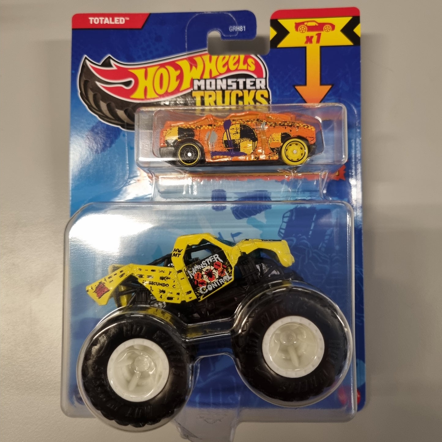 Hot wheels Monster Trucks : Truck & Car : Totaled