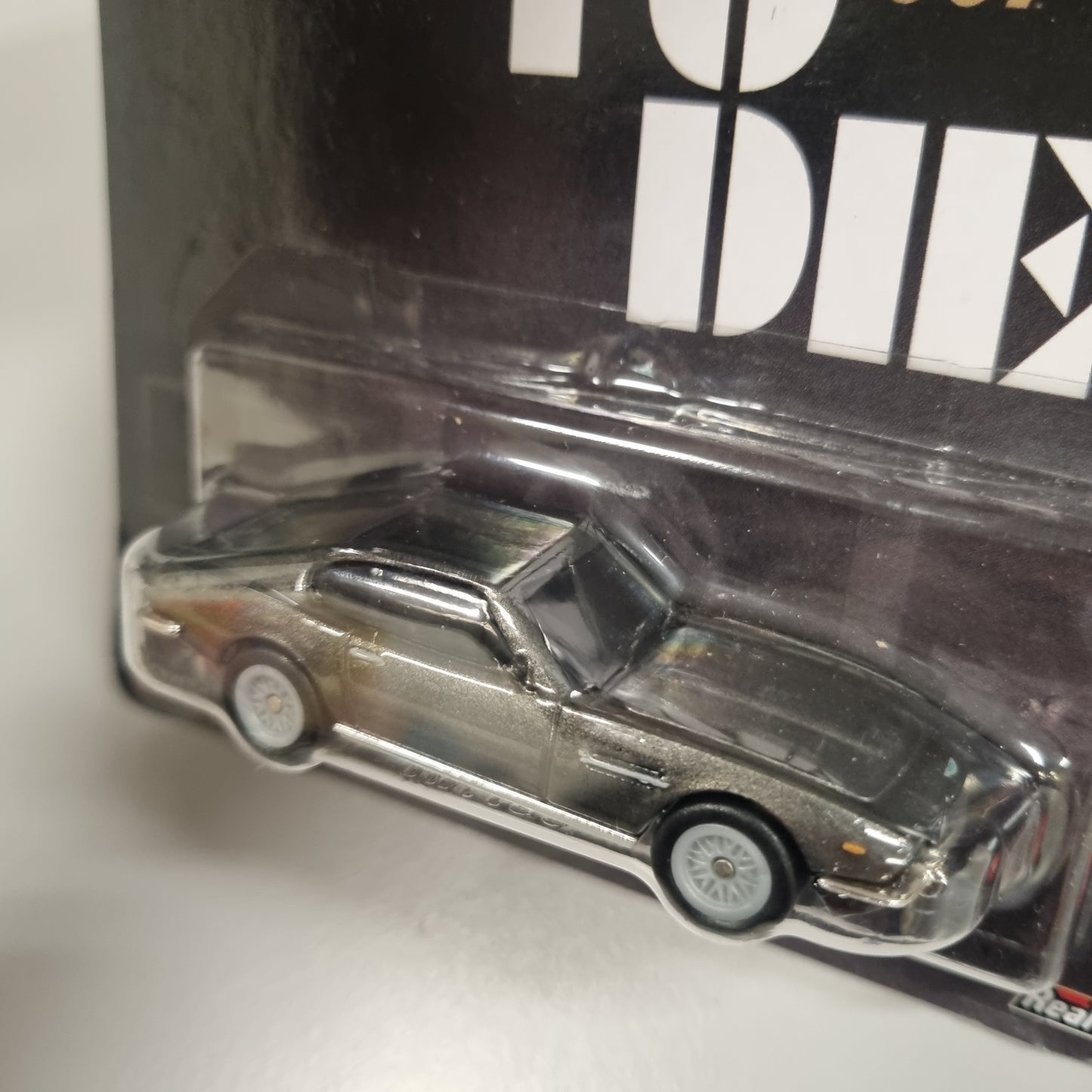 Hot wheels Premium : Aston Martin V8 James Bond 007